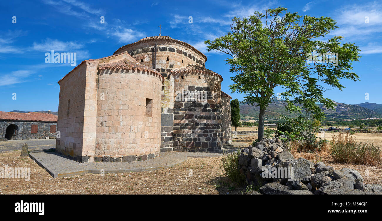 Photo et image de l'église romane de Santa Sabina à Sainte Sabine site archéologique nuragiques, âge du Bronze , Silanus , Sardi Banque D'Images