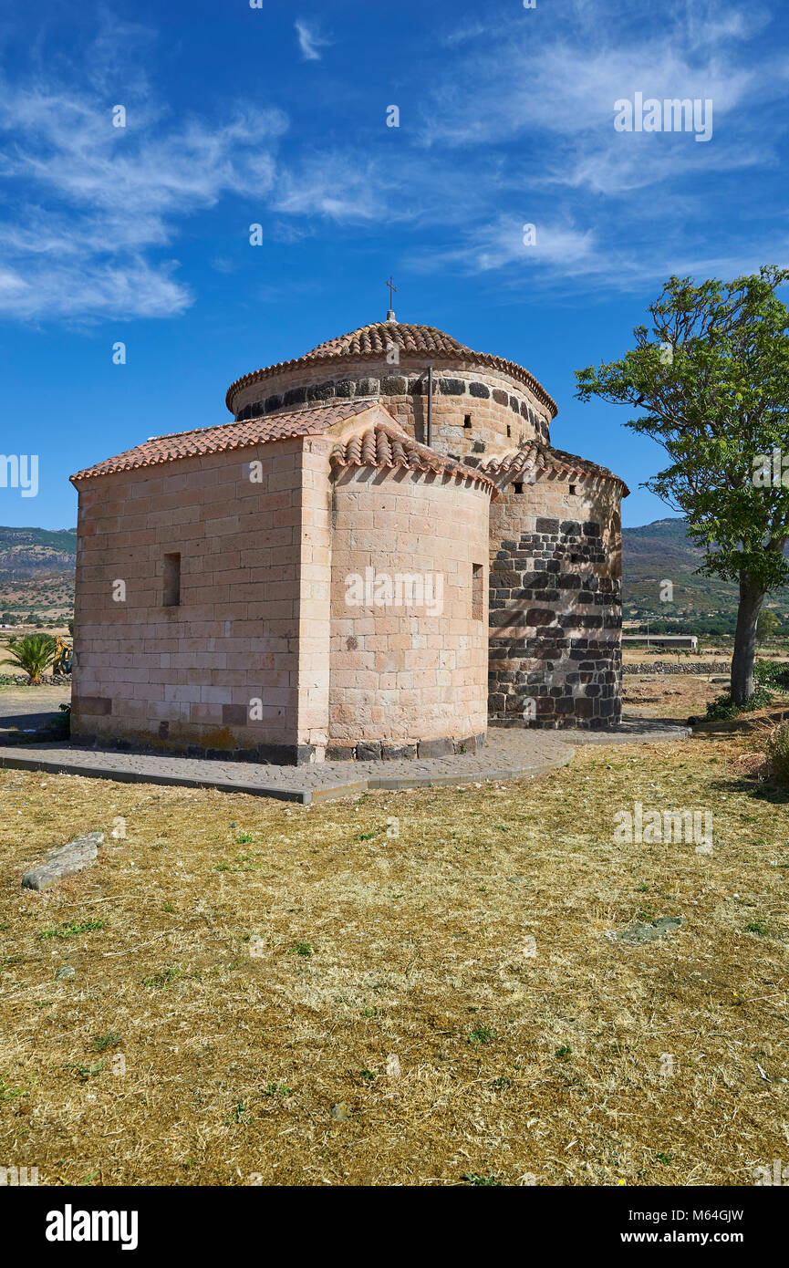 Photo et image de l'église romane de Santa Sabina à Sainte Sabine site archéologique nuragiques, âge du Bronze , Silanus , Sardi Banque D'Images