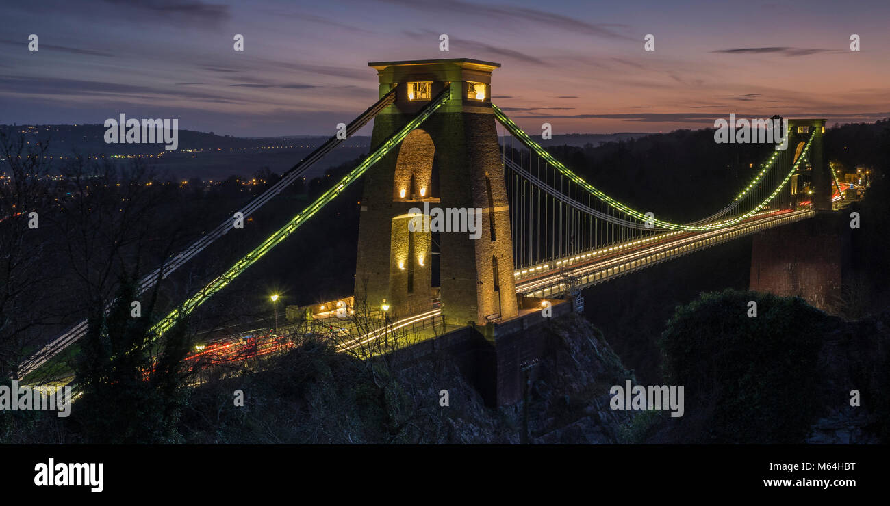 Au crépuscule le pont suspendu de Clifton, Bristol, England, UK Banque D'Images