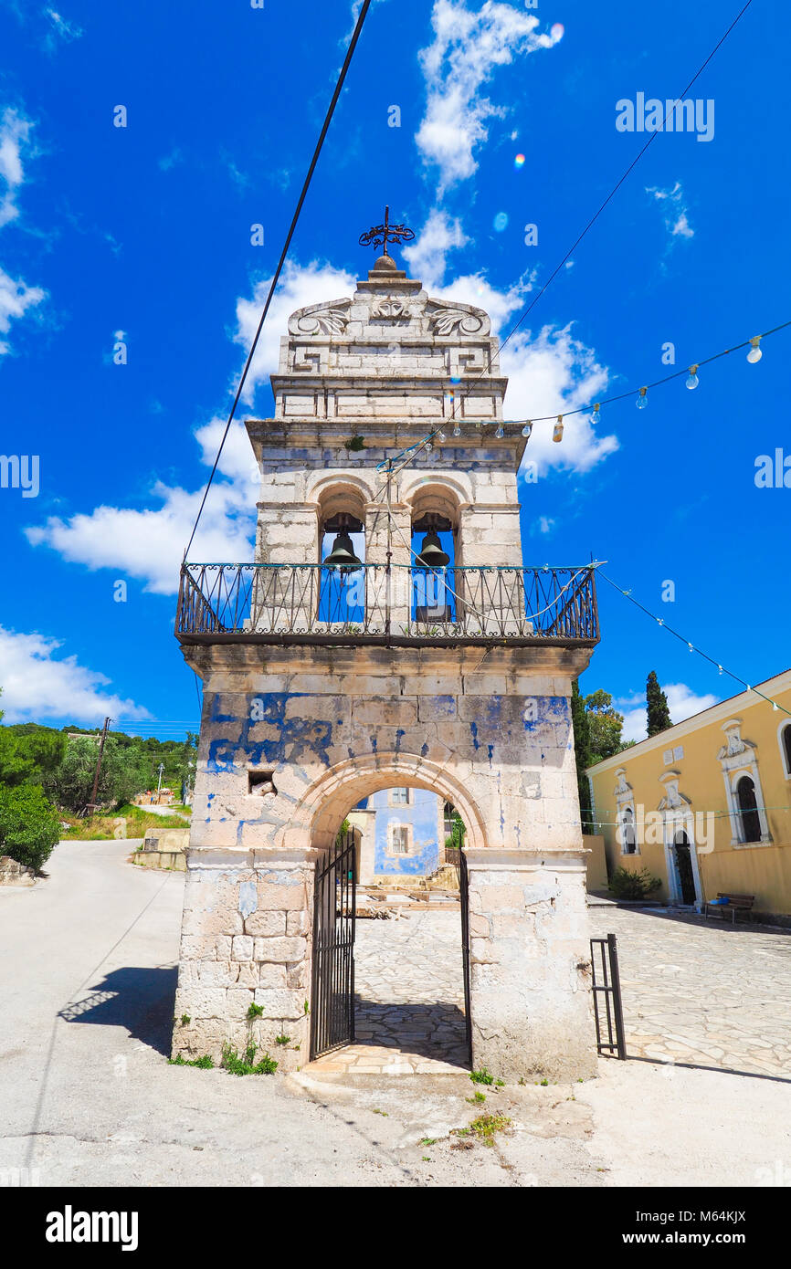 Ancien clocher de village grec traditionnel sur l'île de Zakynthos Banque D'Images