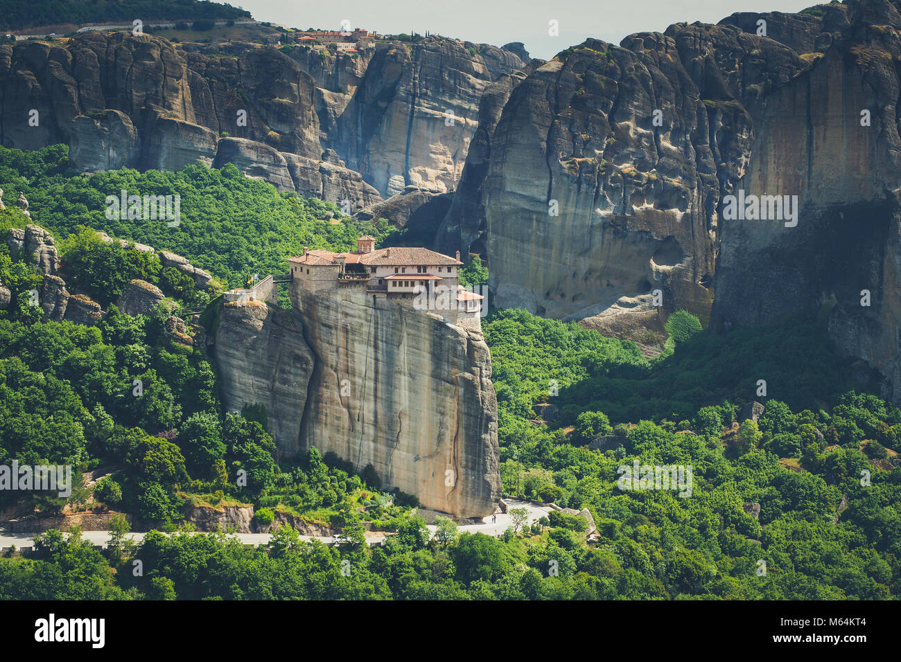Monastères des Météores en Grèce, Thessalie, région de Kalambaka. Panorama de l'image artistique. Banque D'Images