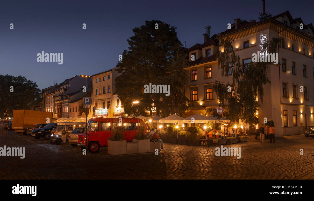 Cracovie, Pologne - 28 août 2016 : Quartier Juif de Kazimierz, à Cracovie, Pologne la nuit Banque D'Images