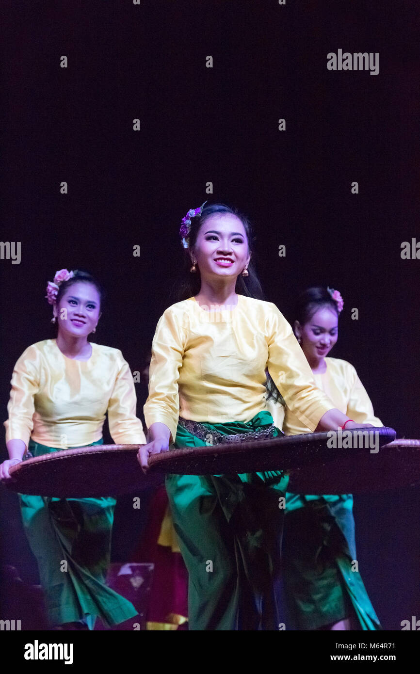 Cambodge - Danse Danse folklorique traditionnelle cambodgienne ; Phnom Penh, Cambodge, Asie Banque D'Images