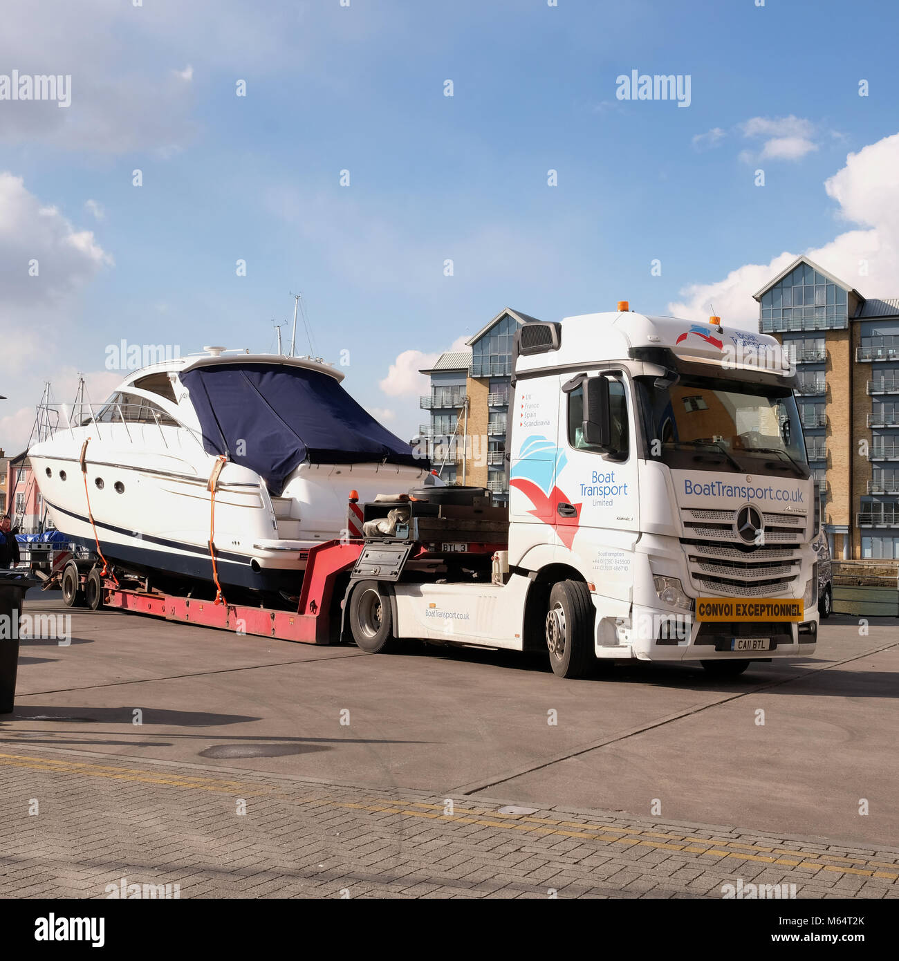 Février 2018 - grand lancement du moteur sur un camion de transport en camion articulé Portishead Banque D'Images