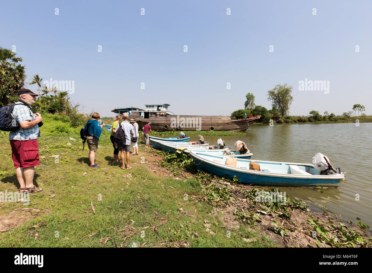 Cambodge - tourisme touristes board hors-bords pour un voyage sur les canaux dans le sud de la campagne, le Cambodge, l'Asie Banque D'Images
