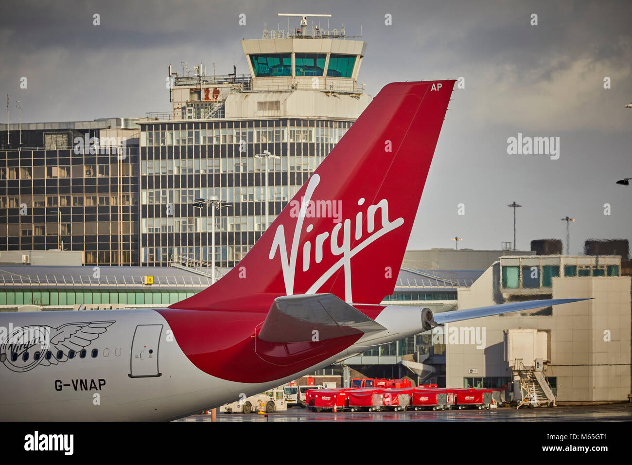 Virgin Atlantic Airbus 340-600 wide-body avion de ligne commercial de passagers reçoit un grand merci livery à Manchester Banque D'Images