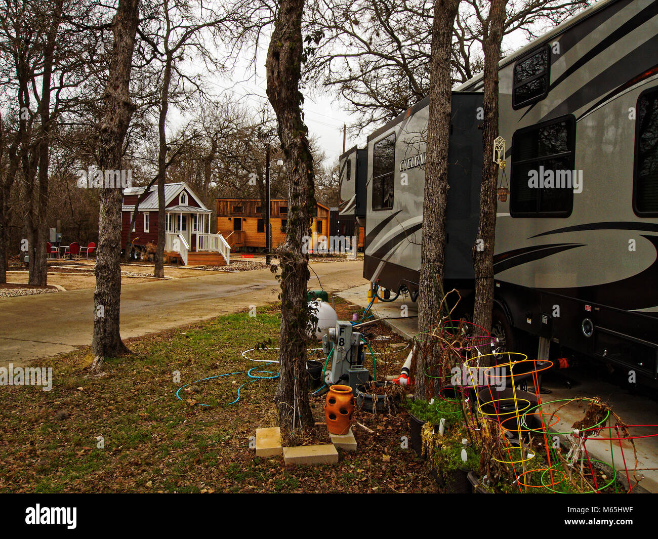 Petite chambre hôtel original à Austin, Texas, permet aux gens d'expérience et ressentir ce que c'est que de vivre dans un centre commercial. Situé dans un parc à roulottes, minuscules maisons sont plus petits et l'aspect d'une maison. Coûte plus de $100 par nuit. Et peut accueillir quatre personnes comprend une cuisine complète. Banque D'Images