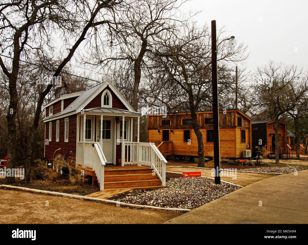 Petite chambre hôtel original à Austin, Texas, permet aux gens d'expérience et ressentir ce que c'est que de vivre dans un centre commercial. Situé dans un parc à roulottes, minuscules maisons sont plus petits et l'aspect d'une maison. Coûte plus de $100 par nuit. Et peut accueillir quatre personnes comprend une cuisine complète. Banque D'Images