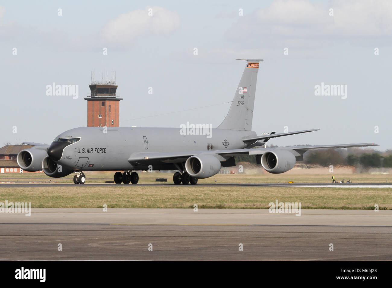 California Air National Guard Boeing KC-135R Stratotanker ravitailleur-air sur le déploiement de la RAF Mildenhall piste après l'atterrissage. Banque D'Images