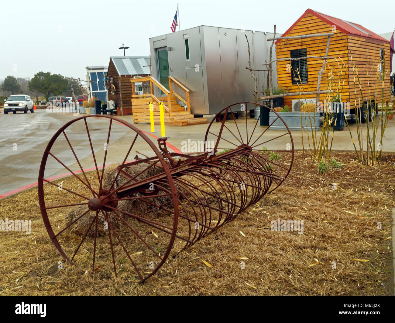 Première communauté ! Programme de village et une Fishesis Pains mobile 27-acre communauté qui fournit des logements abordables, durables et d'une communauté pour les personnes handicapées, les sans-abri chroniques dans le centre du Texas. A pris deux ans pour arriver à la sectorisation par Austin, TX. Les résidents des trains à utiliser les compétences, la restauration, le travail du bois, etc. pour gagner leur vie et Banque D'Images