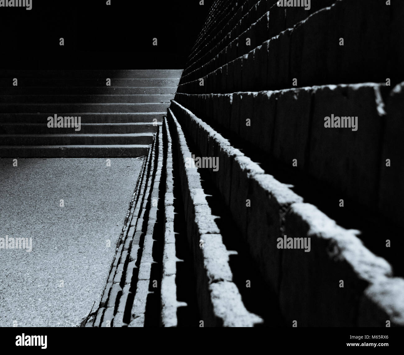 Moody noir et blanc des marches et escaliers, motif, abstract architectural. Banque D'Images