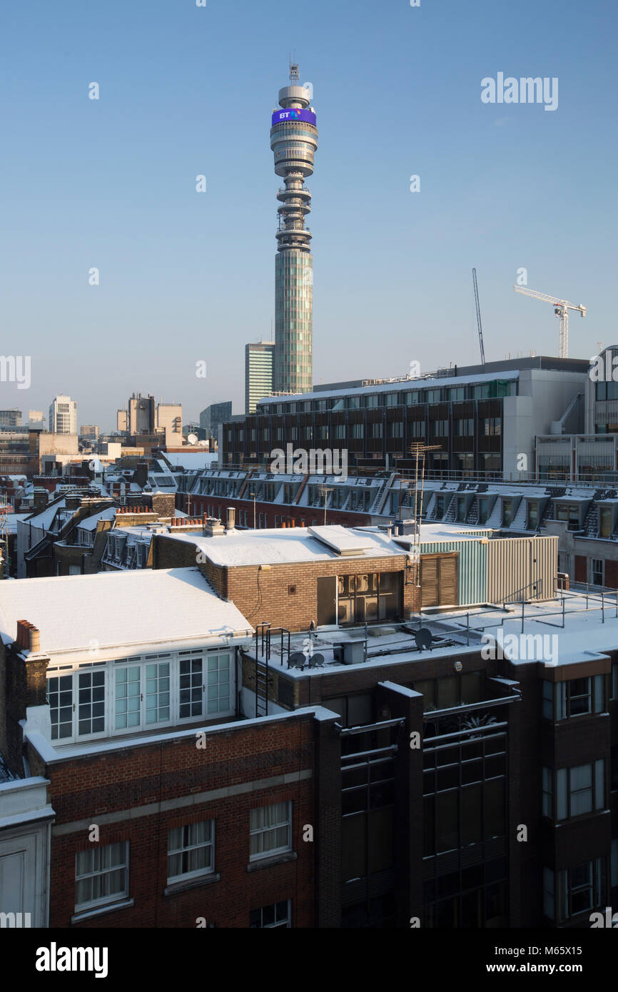 'Bête de l'Est' artic hits météo West End, Londres, comme la Grande-Bretagne est secouée par les vents sibériens et fortes averses de neige. Banque D'Images