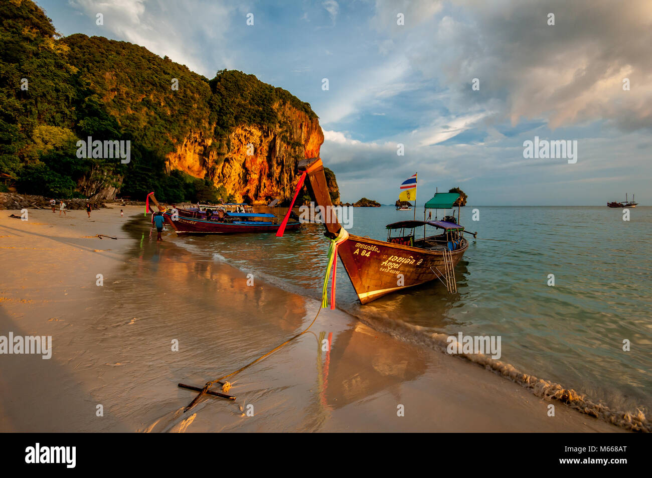 Au coucher du soleil, la baie d'Ao Phra Nang Railay Beach, Tonsay Beach, province de Krabi, Thaïlande, Asie du sud-est, Banque D'Images