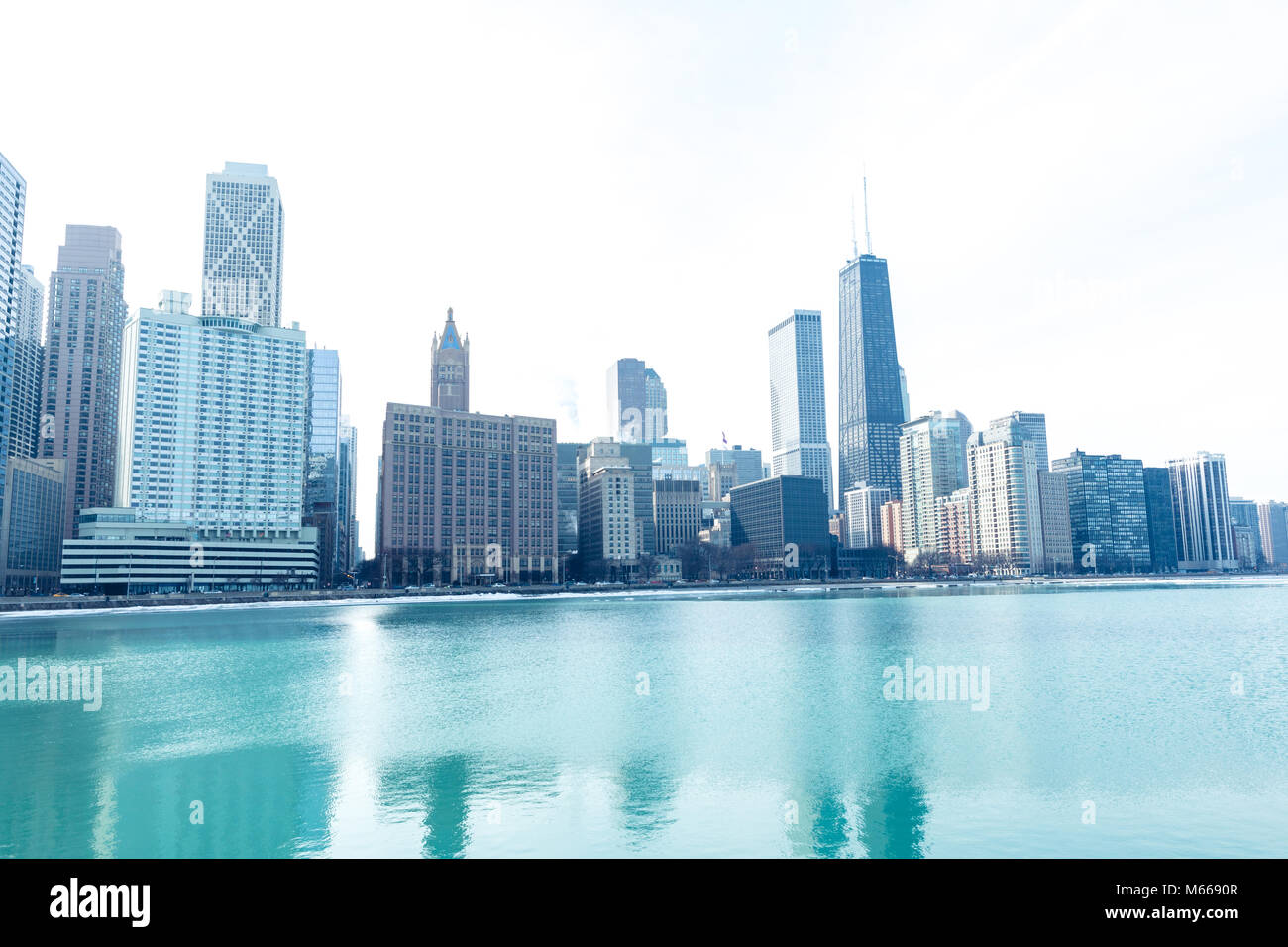 Le centre-ville de Chicago par le panorama sur le lac un jour d'hiver Banque D'Images