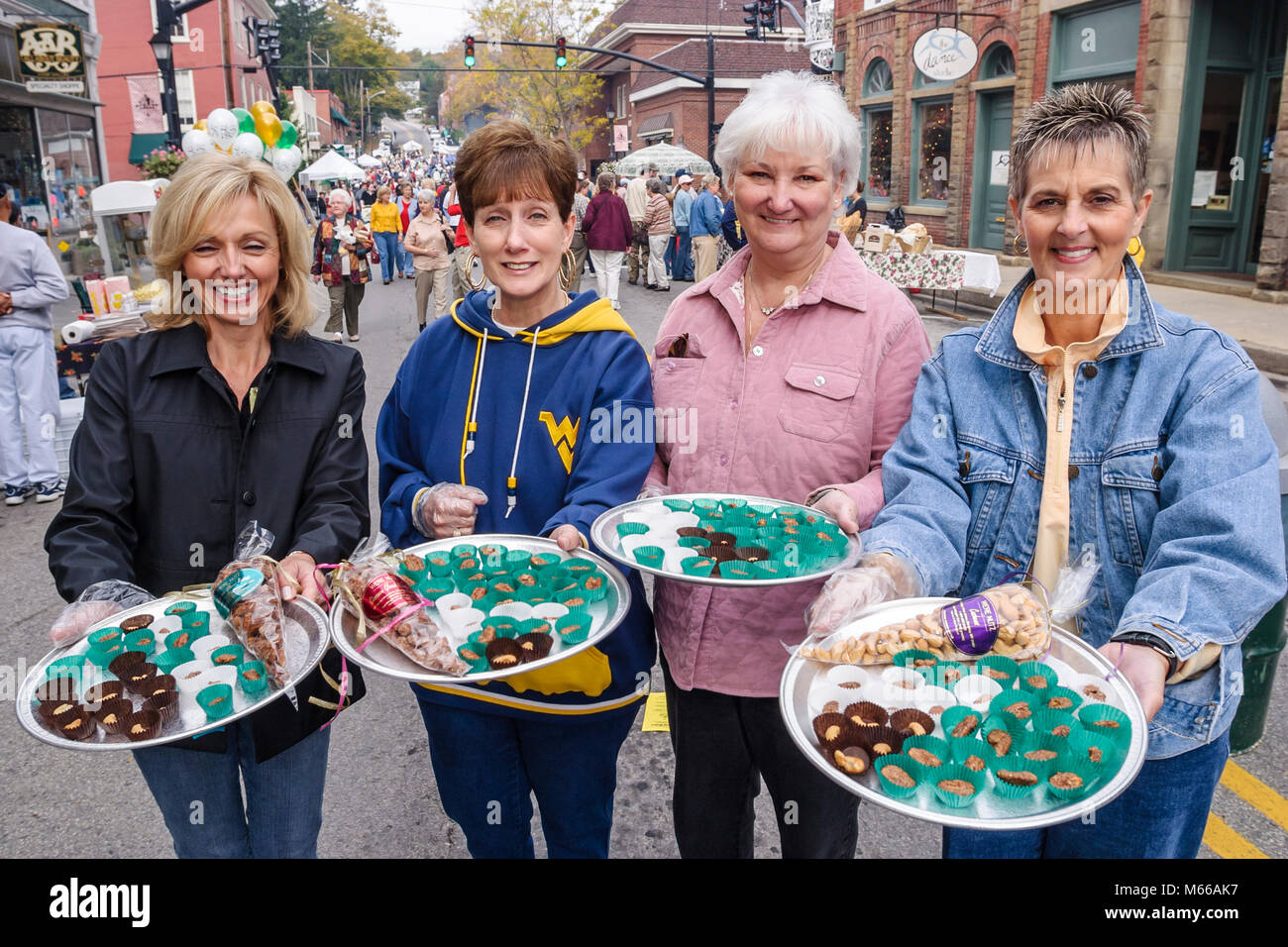 Lewisburg Virginie occidentale,Appalachian Appalachia Allegheny Mountains,Washington Street,Taste of Our Towns,TOOT,Food Tasting Festival,festivals,celeberti Banque D'Images