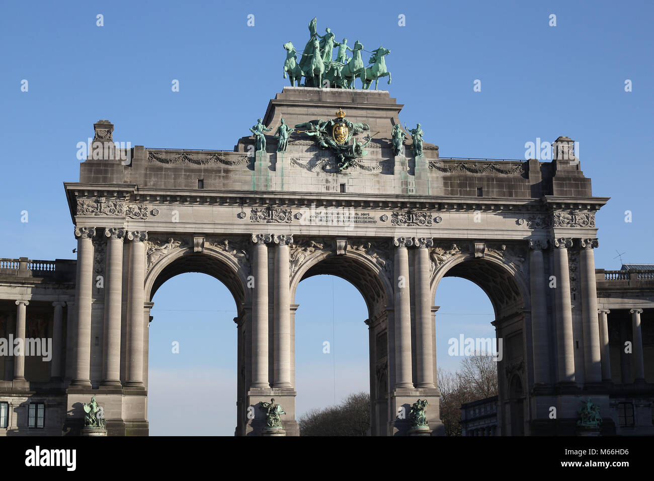 Triumphal Arch In Parc Du Cinquantenaire Bruxelles Belgique Commemorant Le Cinquantieme Anniversaire De L Independance Belge Photo Stock Alamy