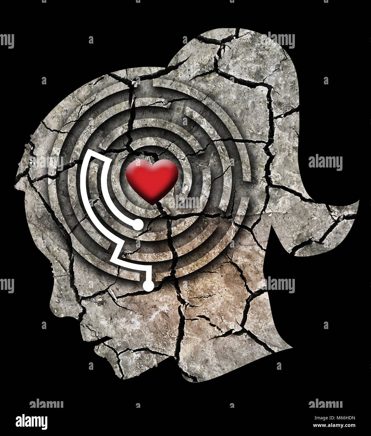 Aimer vous-même concept. Silhouette de la tête d'une femme stylisée avec un coeur dans un labyrinthe. Photo-montage avec Dry cracked earth. Banque D'Images