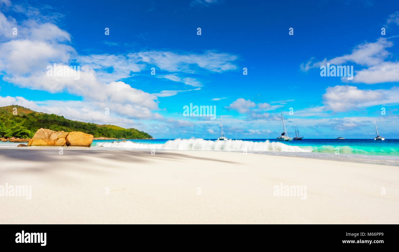 Amazing belle Paradise beach.Le sable blanc,l'eau turquoise, palmiers au Tropical Beach Anse Lazio, Praslin, seychelles Banque D'Images