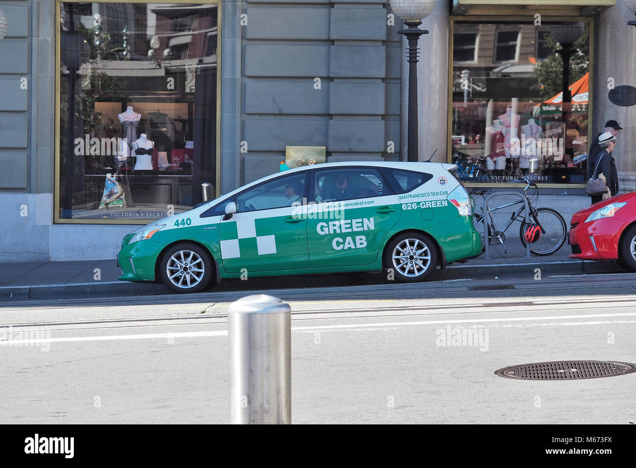 Cabine vert une voiture de taxi dans une rue de San Francisco, Californie, Février 2018 Banque D'Images