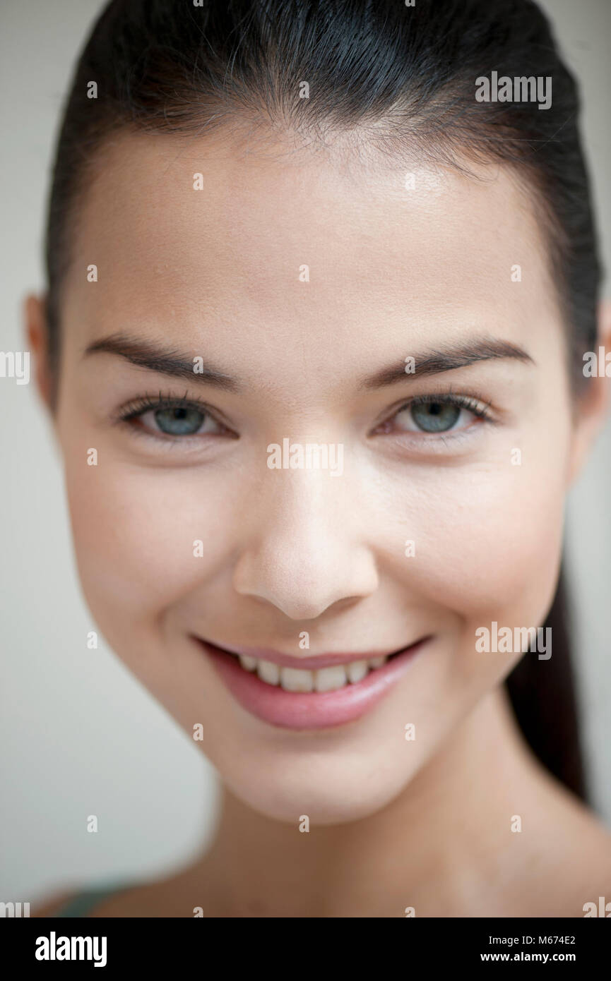 Portrait of woman smiling Banque D'Images