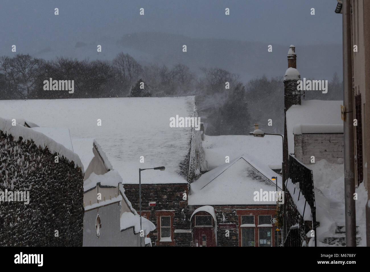 Peebles, l'Écosse. 1er mars 2018. Météo France : Vents de la neige toujours plus profondément dans la ville Crédit : Edward Shoote/Alamy Live News Banque D'Images