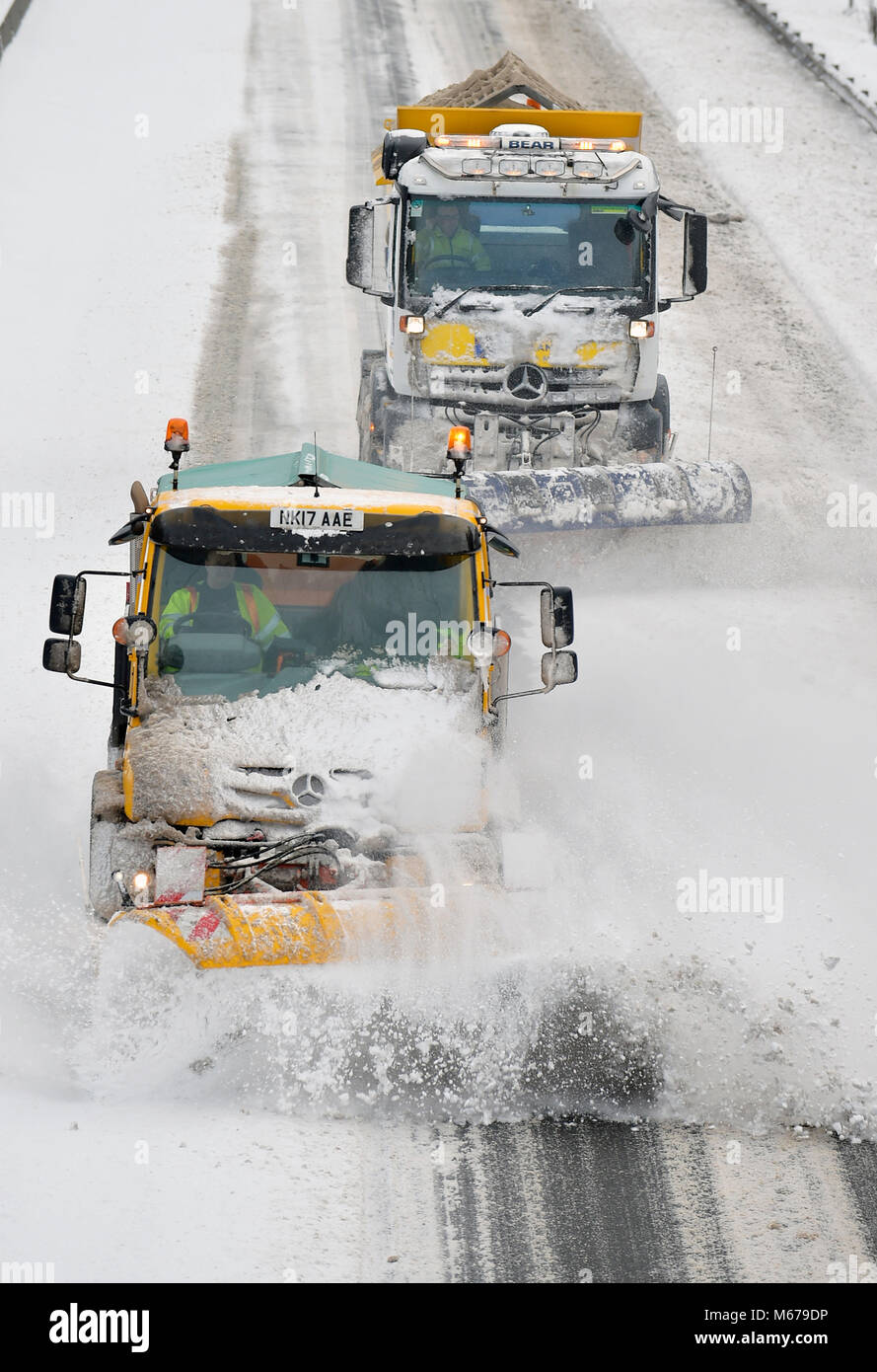 La compensation du chasse-neige M80 autoroute à Lokeren, en Écosse au cours de la bête de l'Est. Banque D'Images