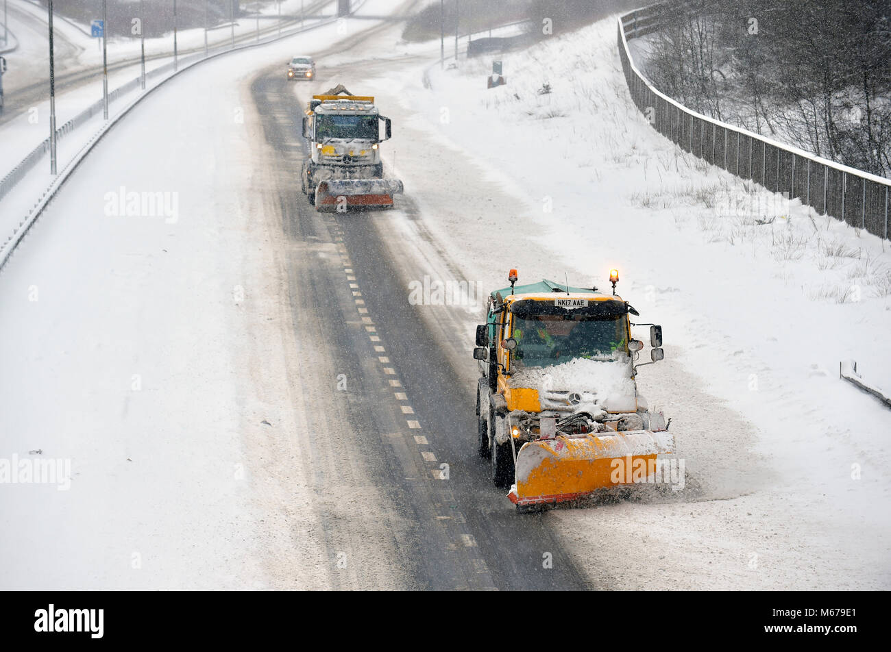 La compensation du chasse-neige M80 autoroute à Lokeren, en Écosse au cours de la bête de l'Est. Banque D'Images