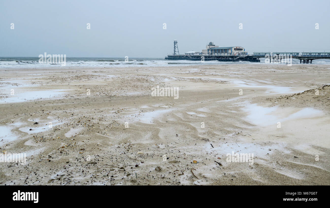 Surfeur des Neiges - La plage de Bournemouth 01 Mars 2018 Banque D'Images