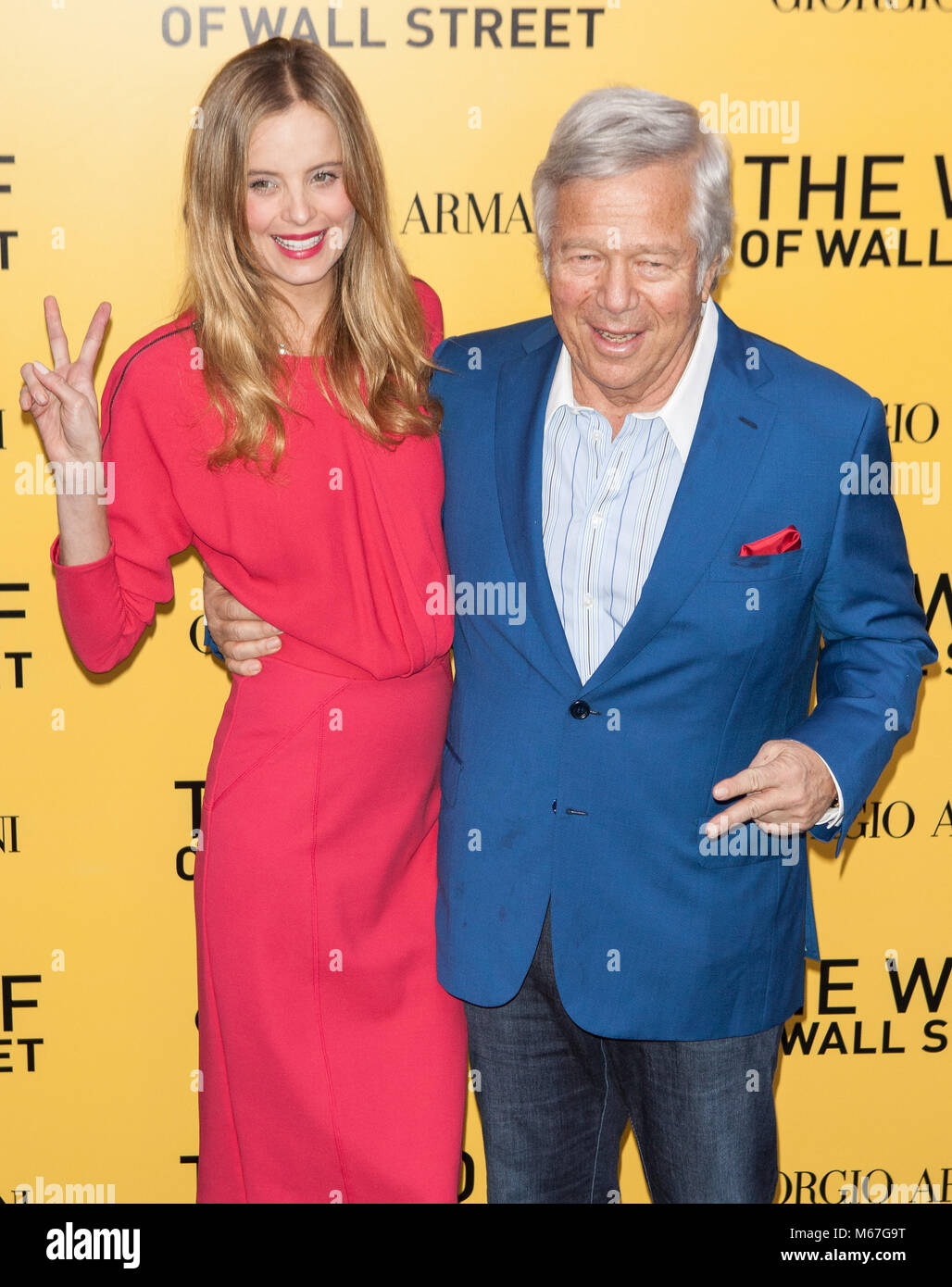 ***PHOTO*** Robert Kraft n'est pas le père de Ricki Noel Lander's Baby*** NEW YORK, NY - 17 DÉCEMBRE : Robert Kraft assiste à la "Le Loup de Wall Street" première mondiale au Ziegfeld Theatre le 17 décembre 2013 à New York. Credit : Corredor99/MediaPunch Inc. Banque D'Images