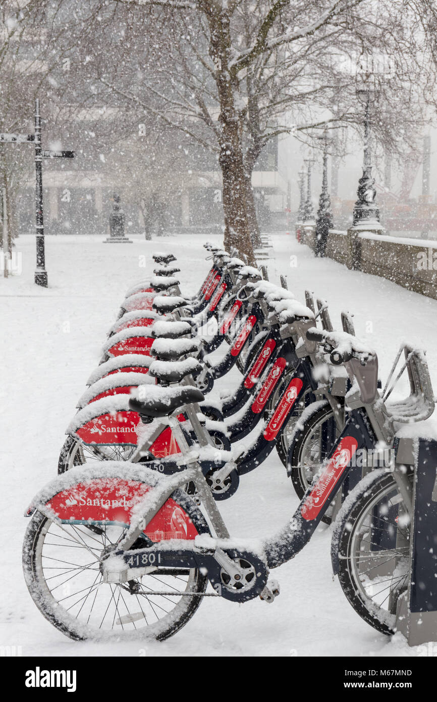 Londres, Royaume-Uni ; 28 février 2018 ; ligne de Santander, pendant une tempête de vélos Banque D'Images