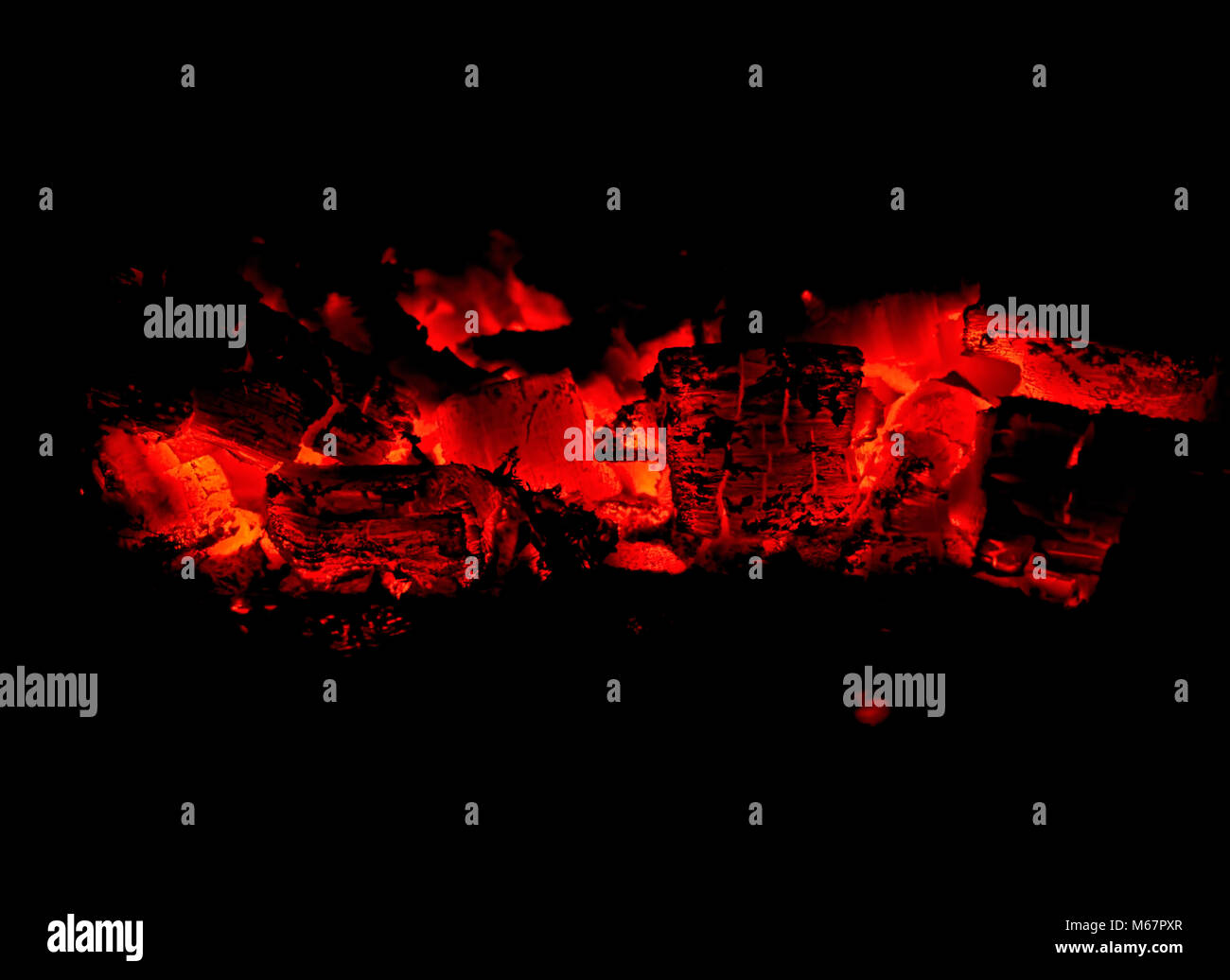Feu rougeoyante braise. Banque D'Images