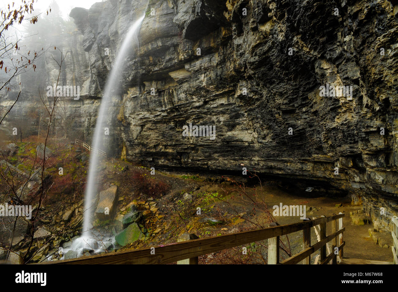 Chute d'eau, sentier de l'échelle indienne, John Boyd Thatcher State Park, New York Banque D'Images