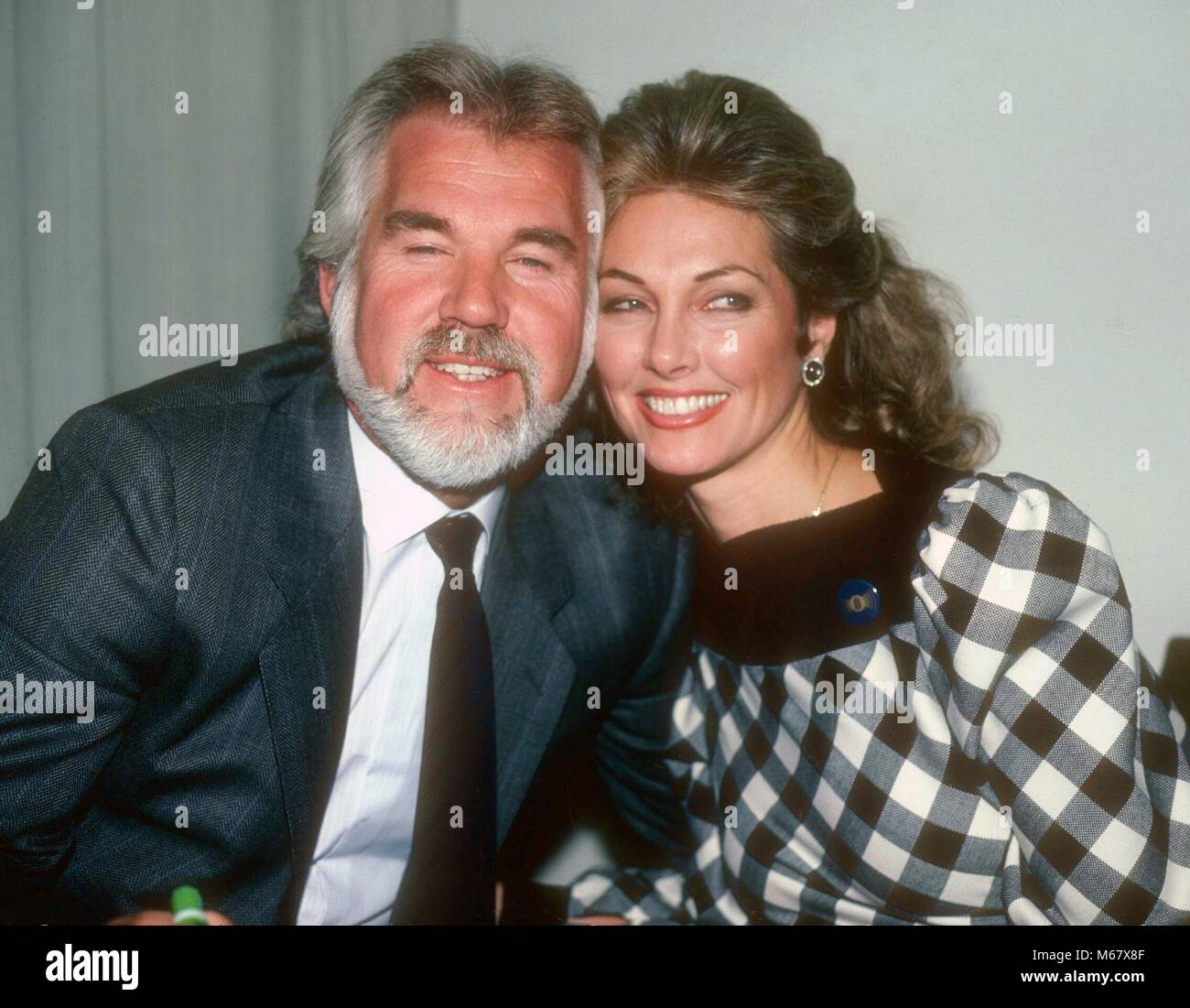 Kenny Rogers avec son épouse Marianne 1982 PHOTO Photo par Adam Scull-PHOTOlink Banque D'Images