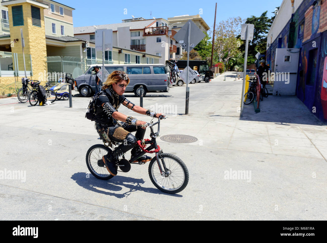Faire du vélo de motards non identifiés dans Venice Beach, CA Banque D'Images