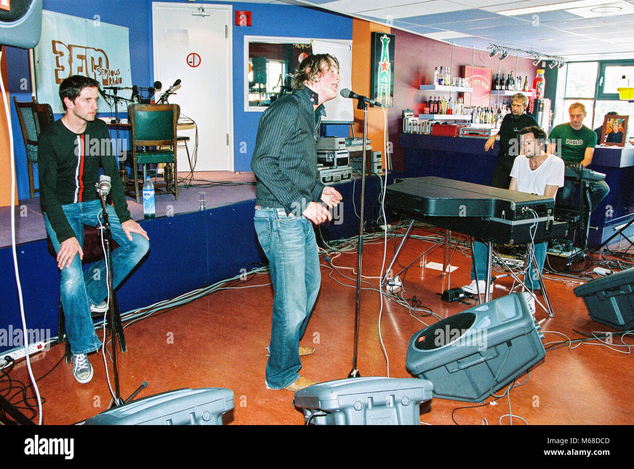 Groupe britannique Keane effectuant une session en direct à la radio néerlandaise 3FM OBNL, 7e juillet 2004, Hilversum, aux Pays-Bas, en Europe. Banque D'Images