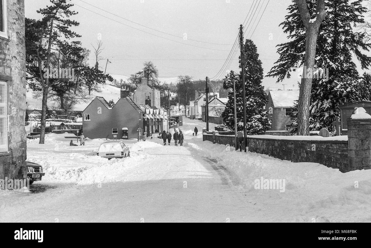 Beaucoup de neige dans la rue Market, Wotton-under-edge en 1982. Banque D'Images