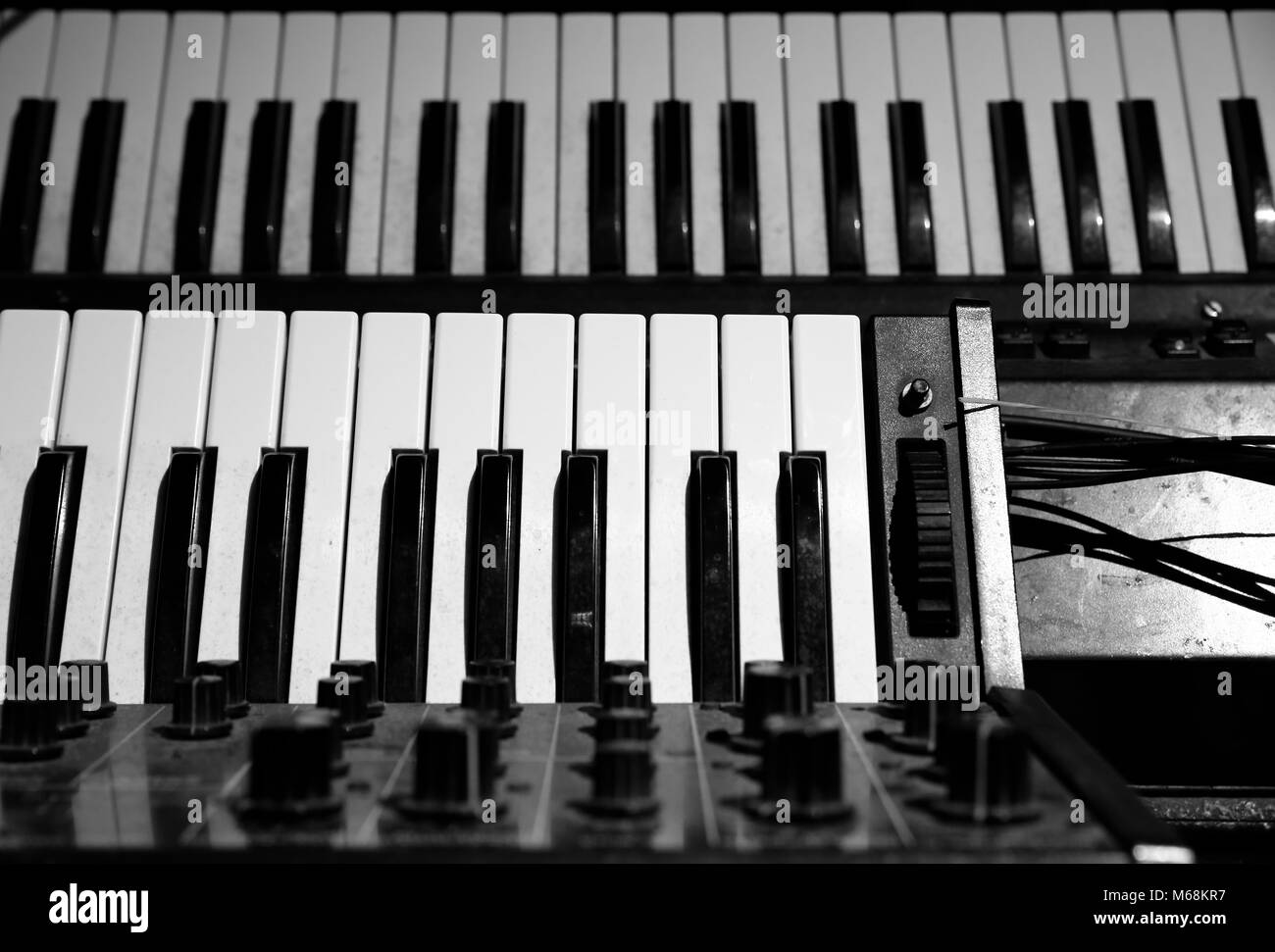 Piano et synthétiseur vintage sound instrument utilisé en concert live Banque D'Images