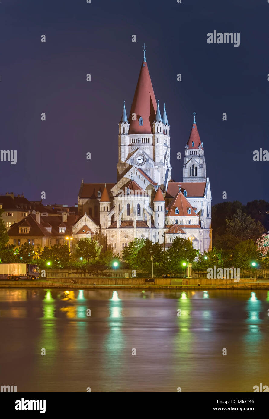 Heiliger église Franz d'Assise, Vienne, Autriche. scène de nuit Banque D'Images