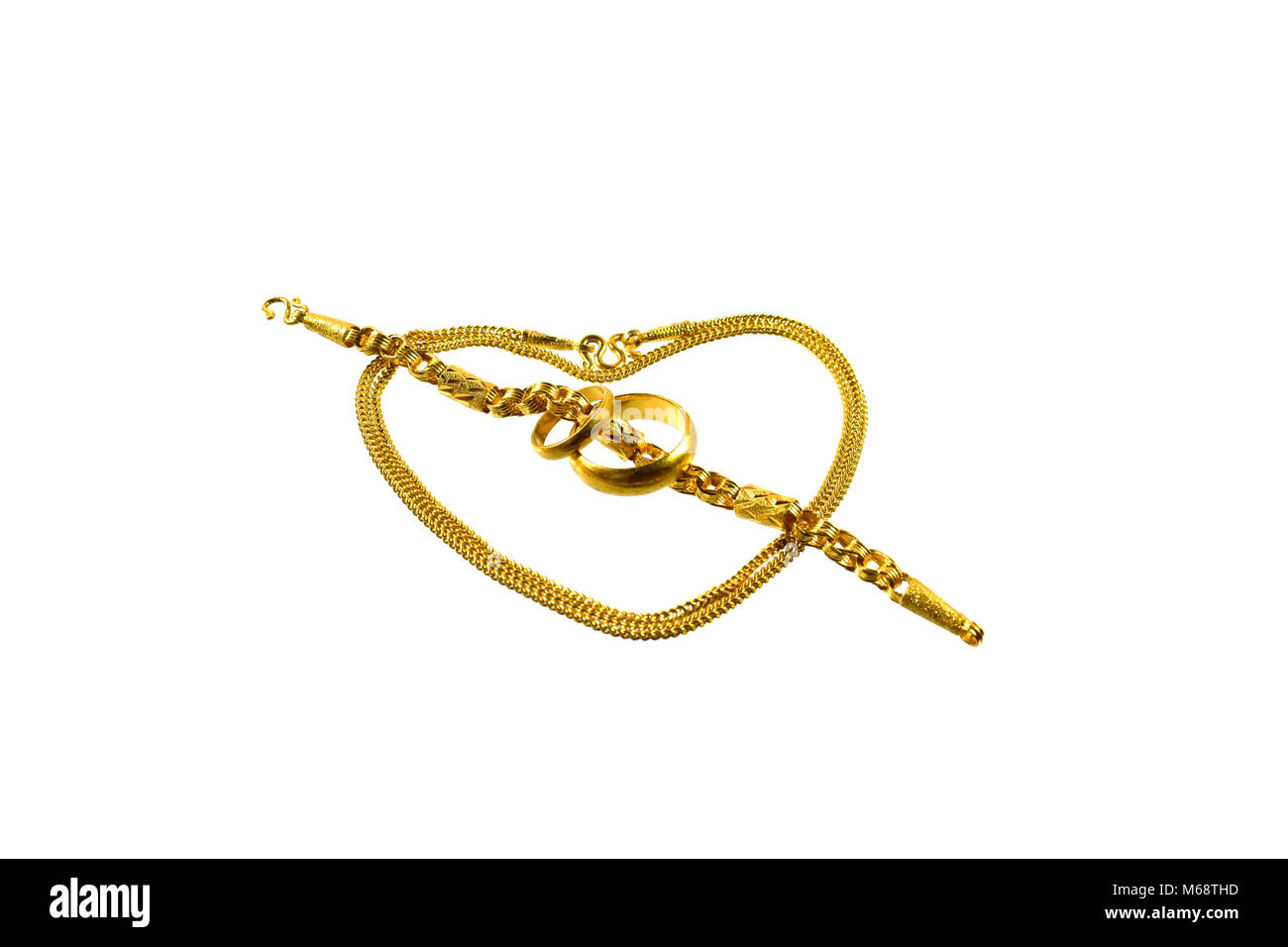 Avec bague coeur isolé sur fond blanc. C'est symbole de mariage et l'amour 24. Cadeau de Noël d'or ou d'anniversaire de votre concept. Banque D'Images