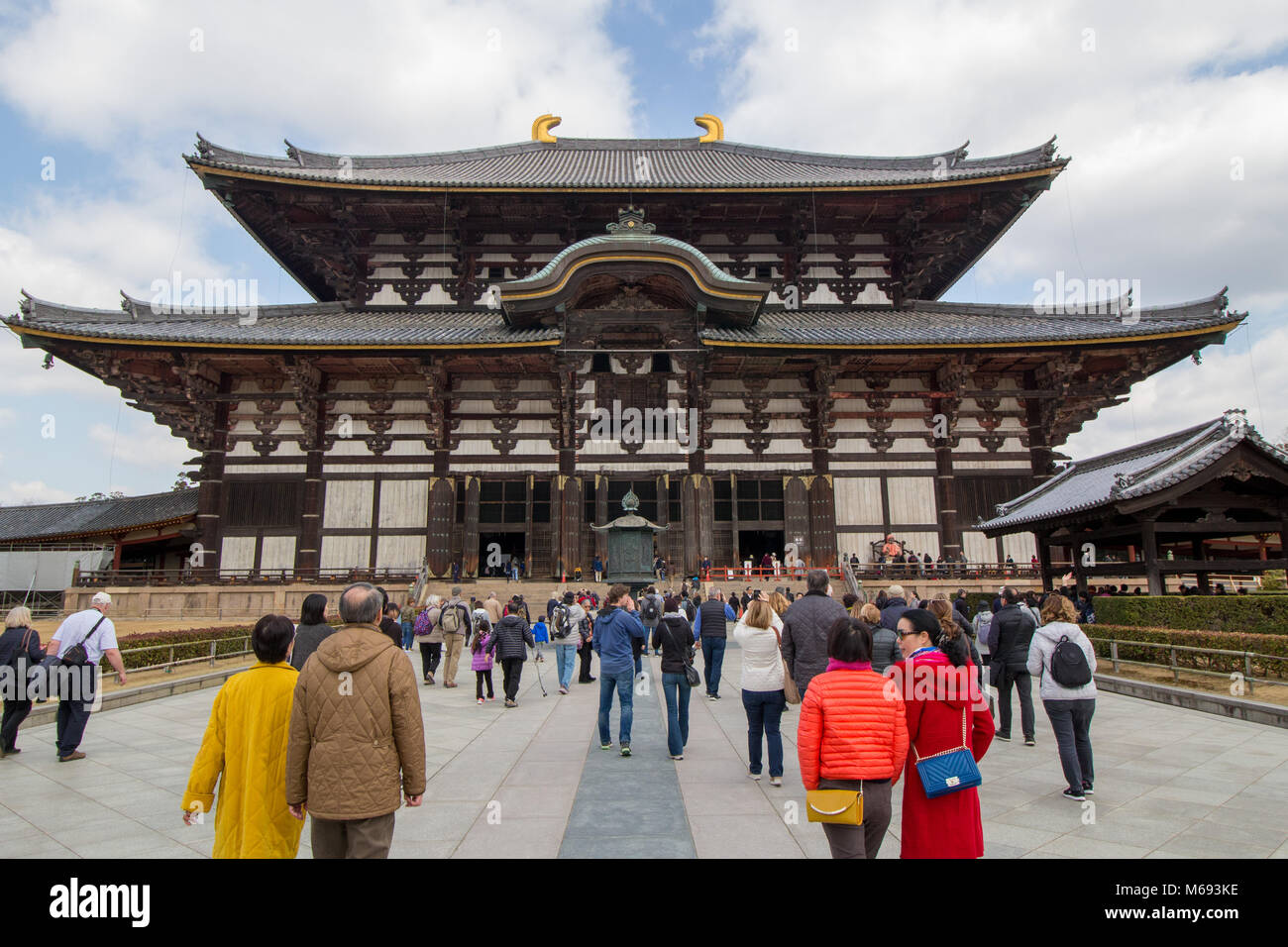 Daibutsuden, le plus grand bâtiment en bois du monde. Tōdai-ji est un temple bouddhiste, situé dans la ville de Nara, au Japon. Banque D'Images