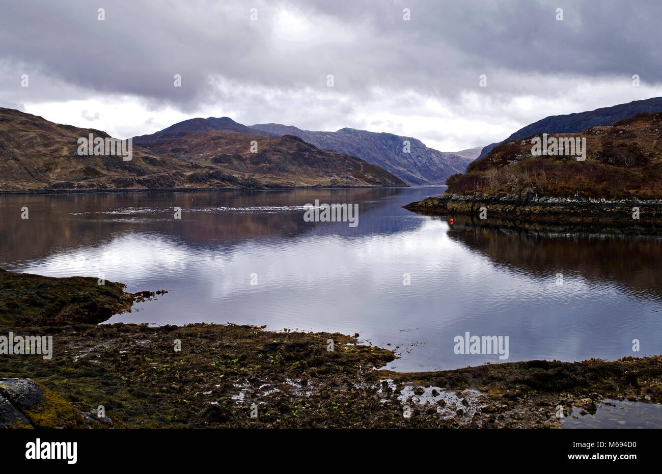 Côte Nord 500 - Loch Glendhu à marée basse, vu de Kylesku sur un ton calme et jour nuageux, Sutherland, Highlands, Scotland UK Banque D'Images