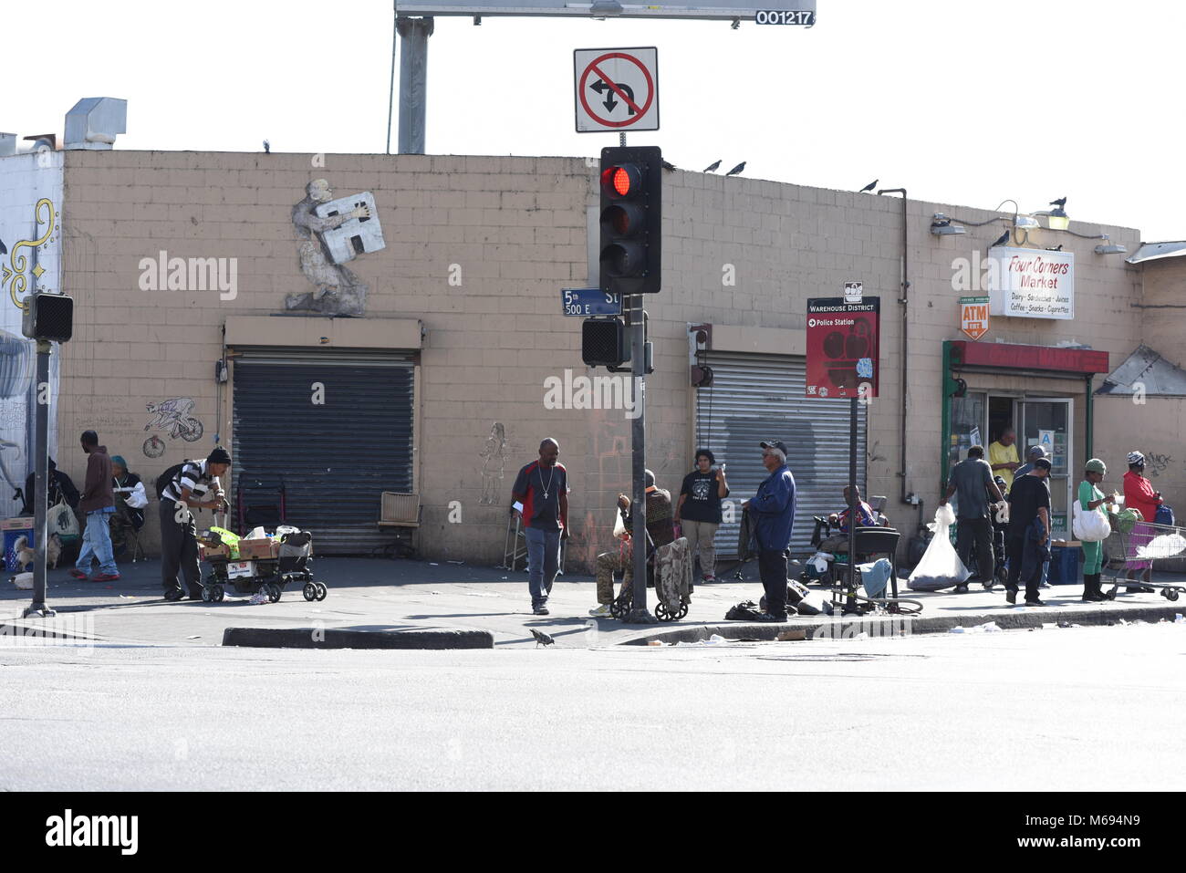 Des scènes de Skid Row un secteur du centre-ville de Los Angeles qui est l'une des plus grandes populations stables (entre 5 000 et 8 000) des personnes sans domicile. Banque D'Images
