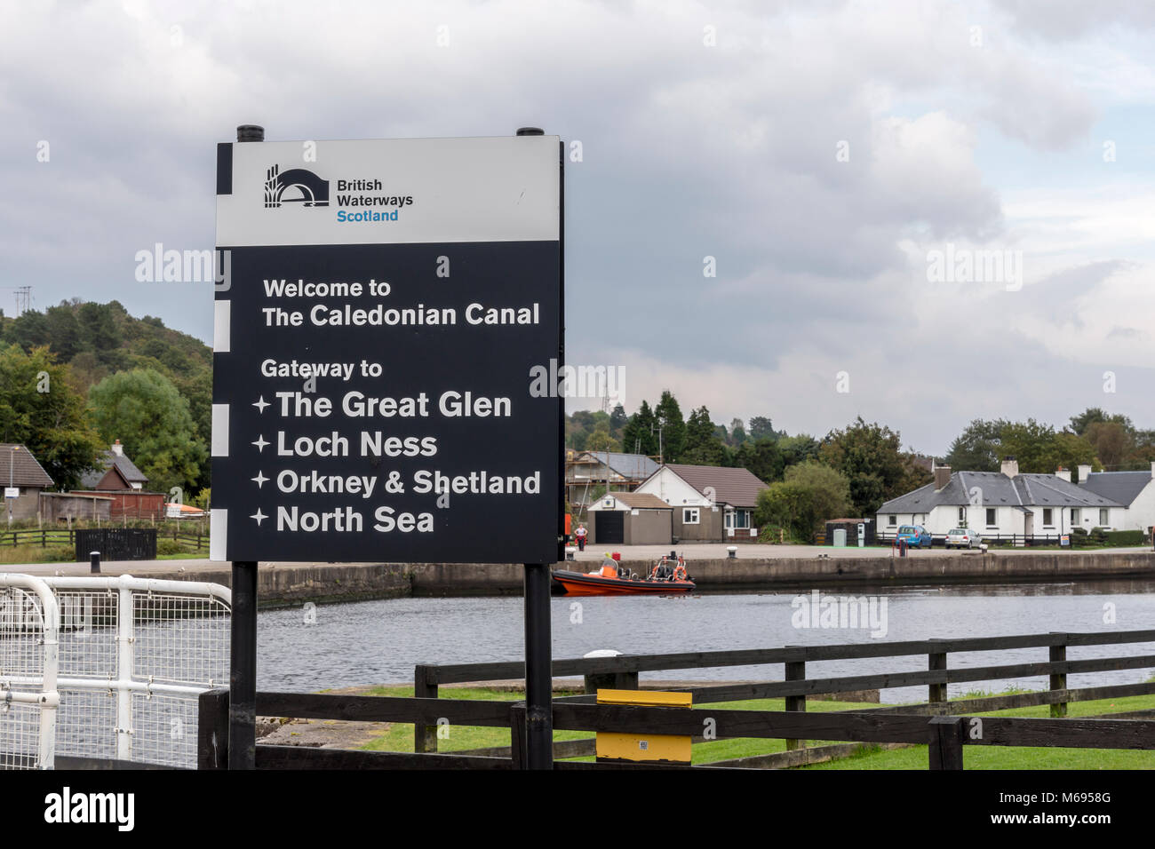 British Waterways Scotland le signe pour le Canal Calédonien gateway à Great Glen Loch Ness Orkney et Shetland et la mer du Nord Banque D'Images
