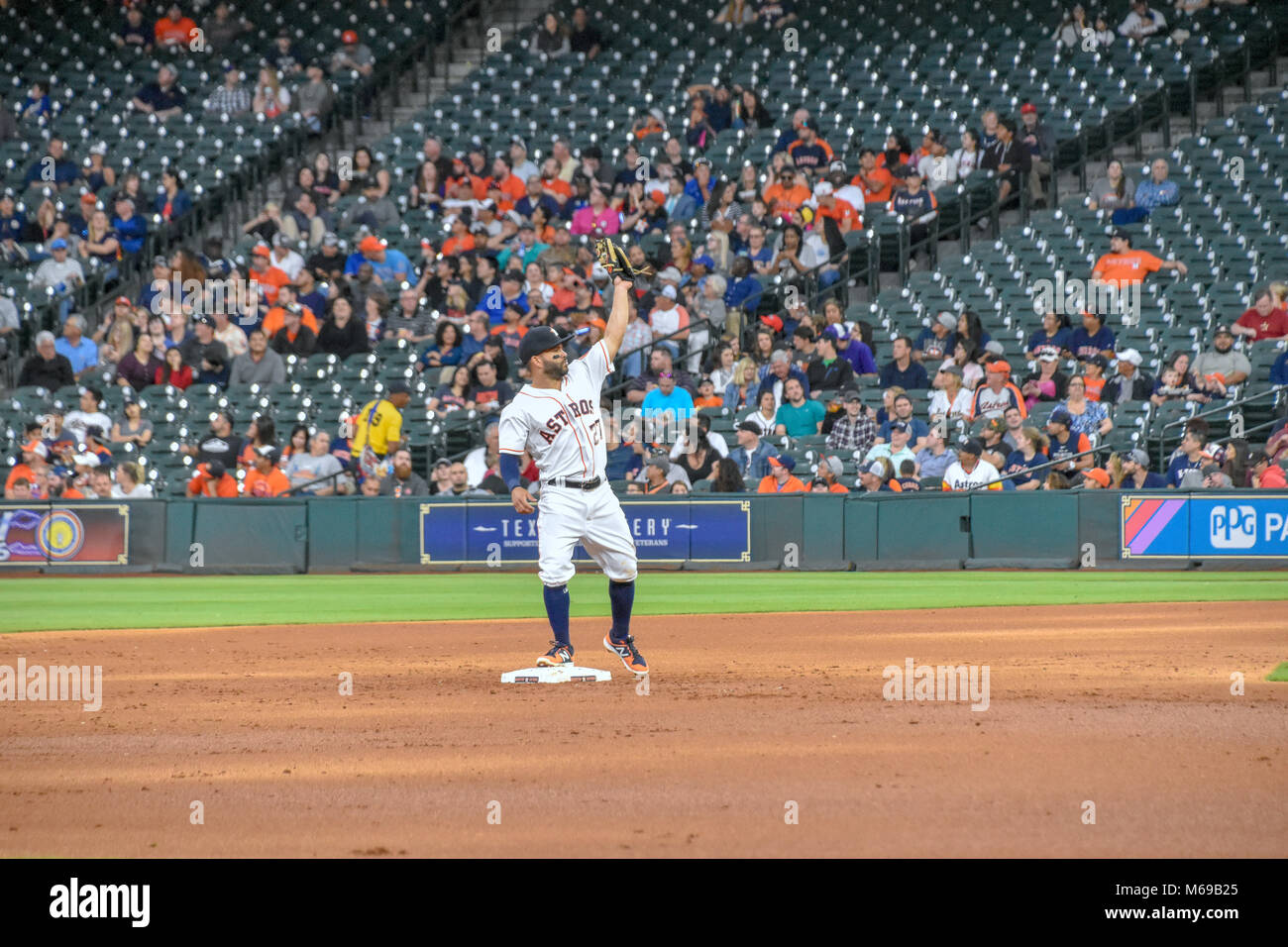 Astros de Houston José Altuve réchauffe 5 avril 2017, avant que le jeu 3 contre les Mariners de Seattle. Les Astros a gagné 5-3 sur le chemin de la Série mondiale. Banque D'Images