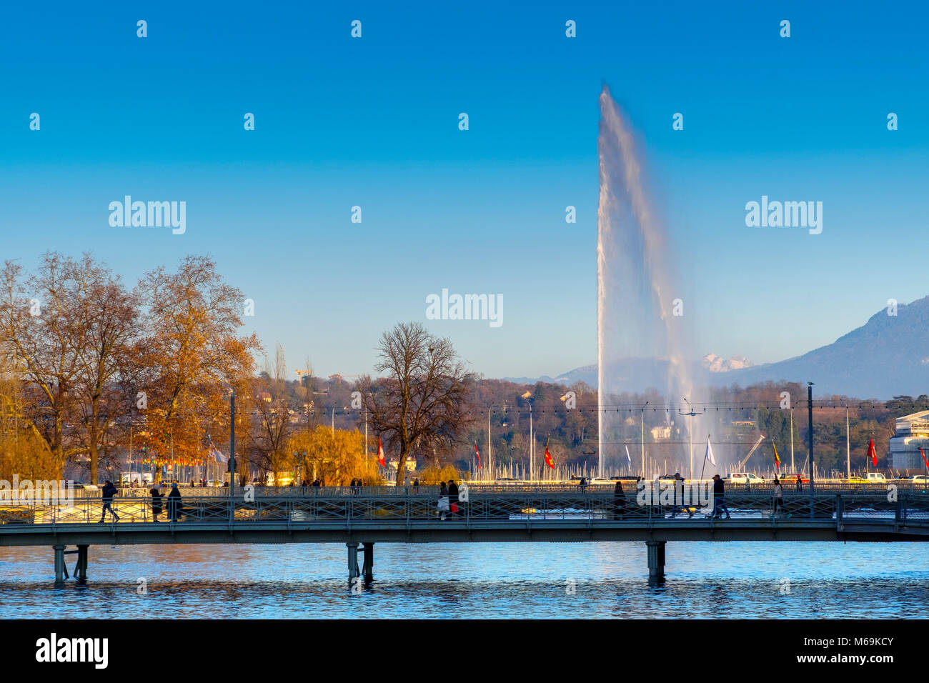 Célèbre fontaine au lac Léman appelé Jet d'eau. Vieille ville, centre historique. Genève Suisse. Genève. Suisse Europe Banque D'Images