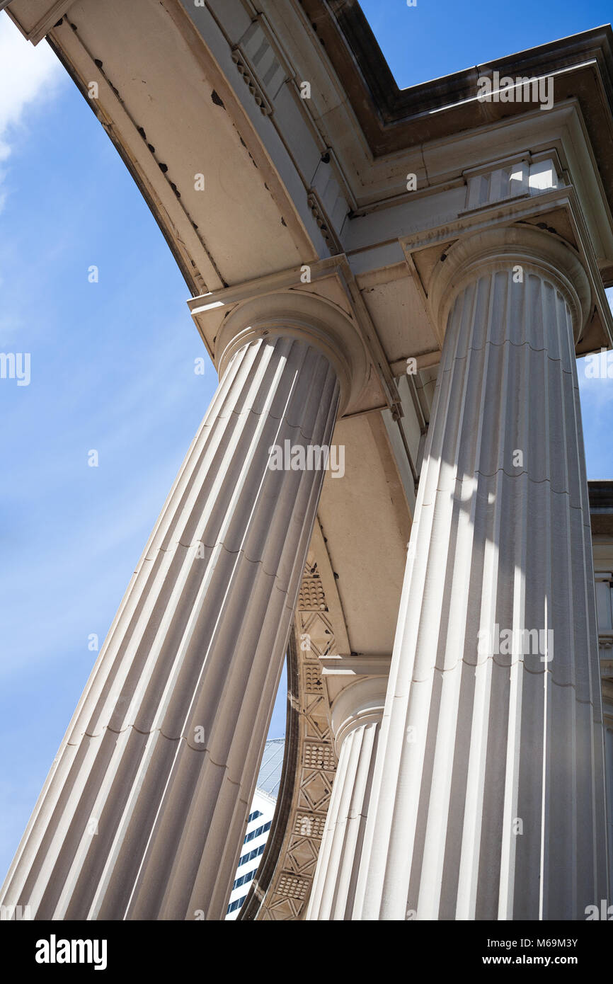 Gros plan du Monument du millénaire vu du dessous Banque D'Images