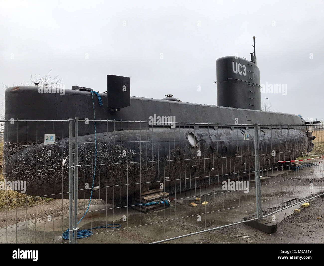 Copenhague, Danemark. 18 janvier, 2018. Après l'ingénieur Danois Peter Madsen a été accusé du meurtre du journaliste mystérieux mur Kim, son sous-marin Nautilus est situé sur une terre sèche à Copenhague, Danemark, 18 janvier 2018. Son procès doit débuter le 8 mars 2018. Credit : Theresa Münch/dpa/Alamy Live News Banque D'Images