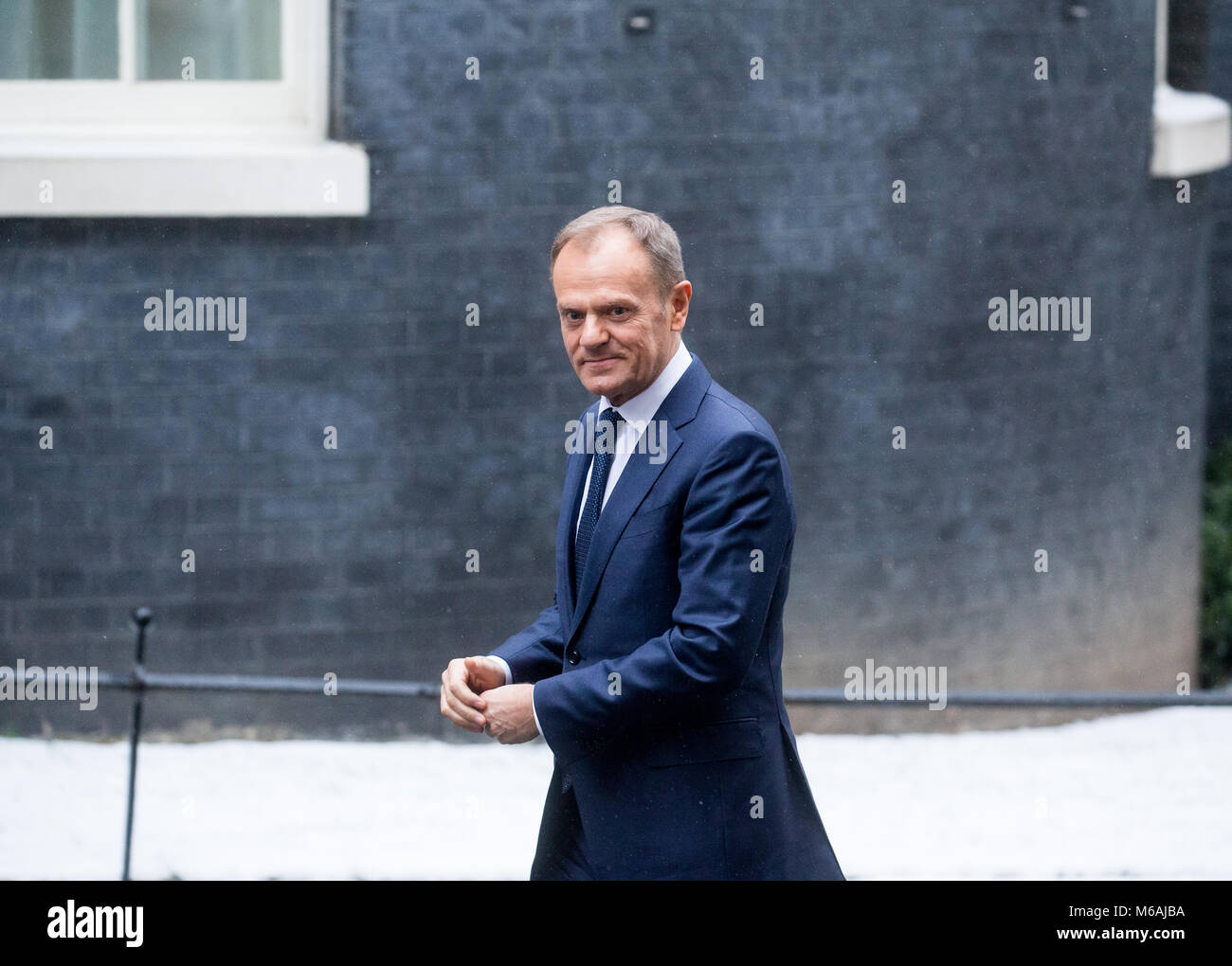 Président du Conseil européen, Donald Tusk, arrive au 10 Downing Street, pour des entretiens avec le Premier ministre britannique, Theresa peut sur Brexit Banque D'Images