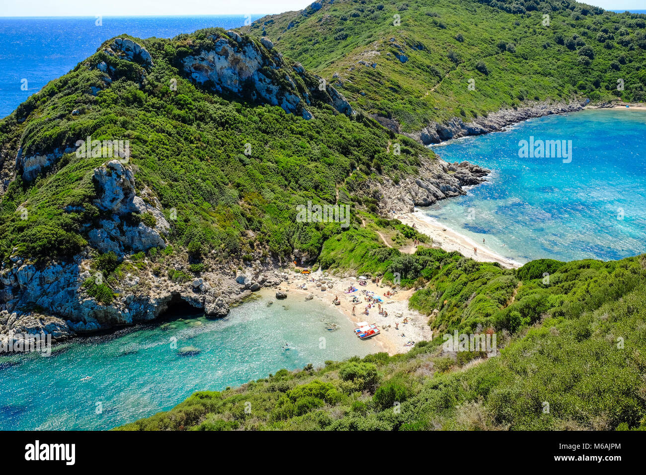 Porto Timoni, la plus célèbre et magnifique plage de l'île de Corfou, Grèce. Importante attraction touristique. Banque D'Images