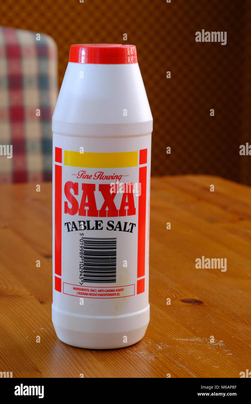 Bouteille de plastique Saxa le sel de table Banque D'Images